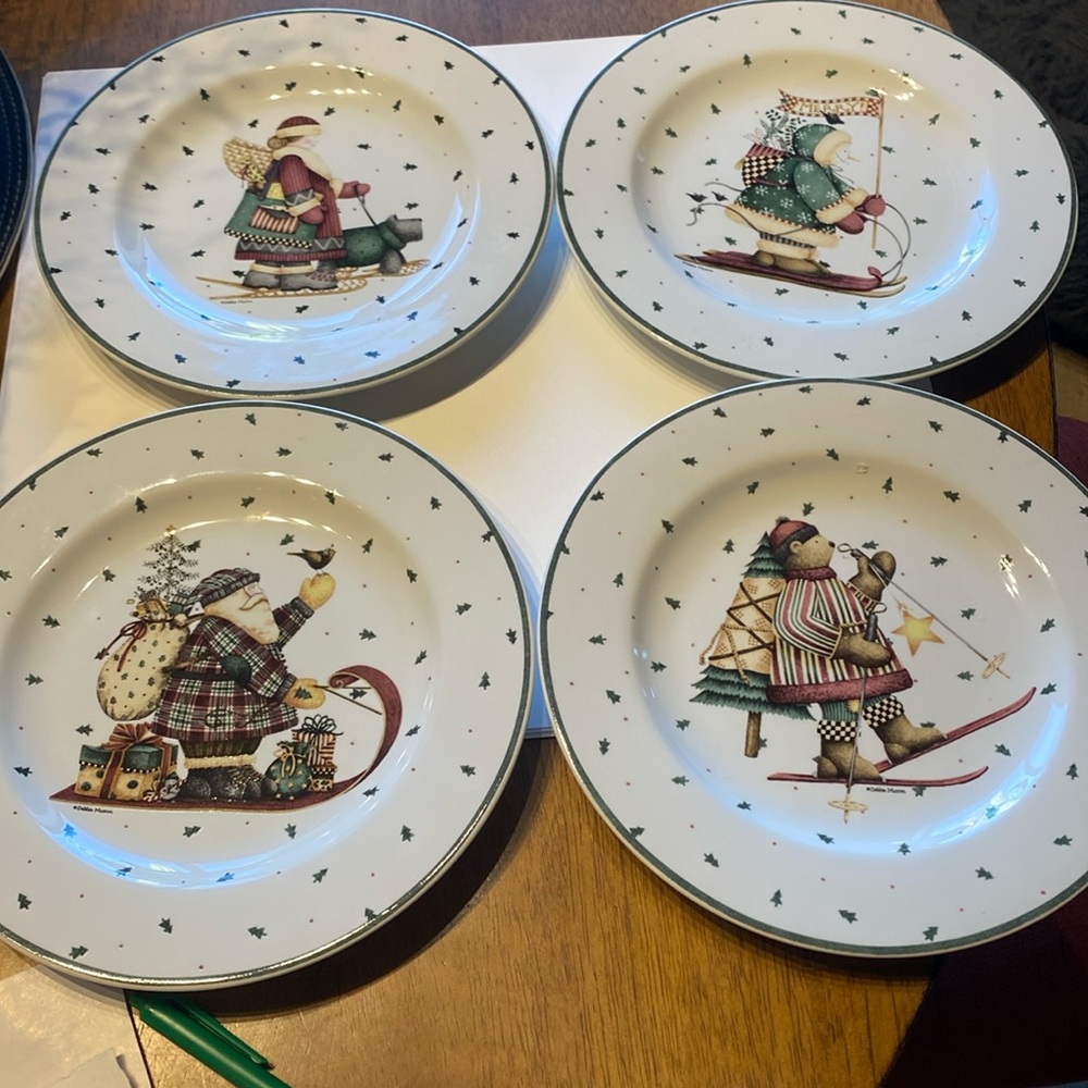 Vintage Debbie Mumm by Sakura set of 4 plates. Like new. Sledding Characters